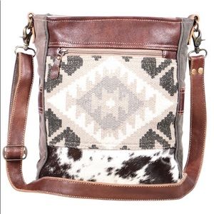 EAZY BREEZY SHOULDER BAG